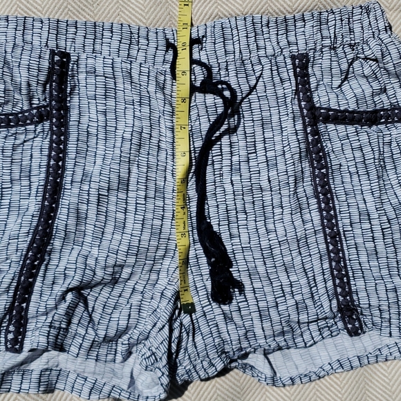 Falls Creek size large lightweight shorts - Picture 7 of 9